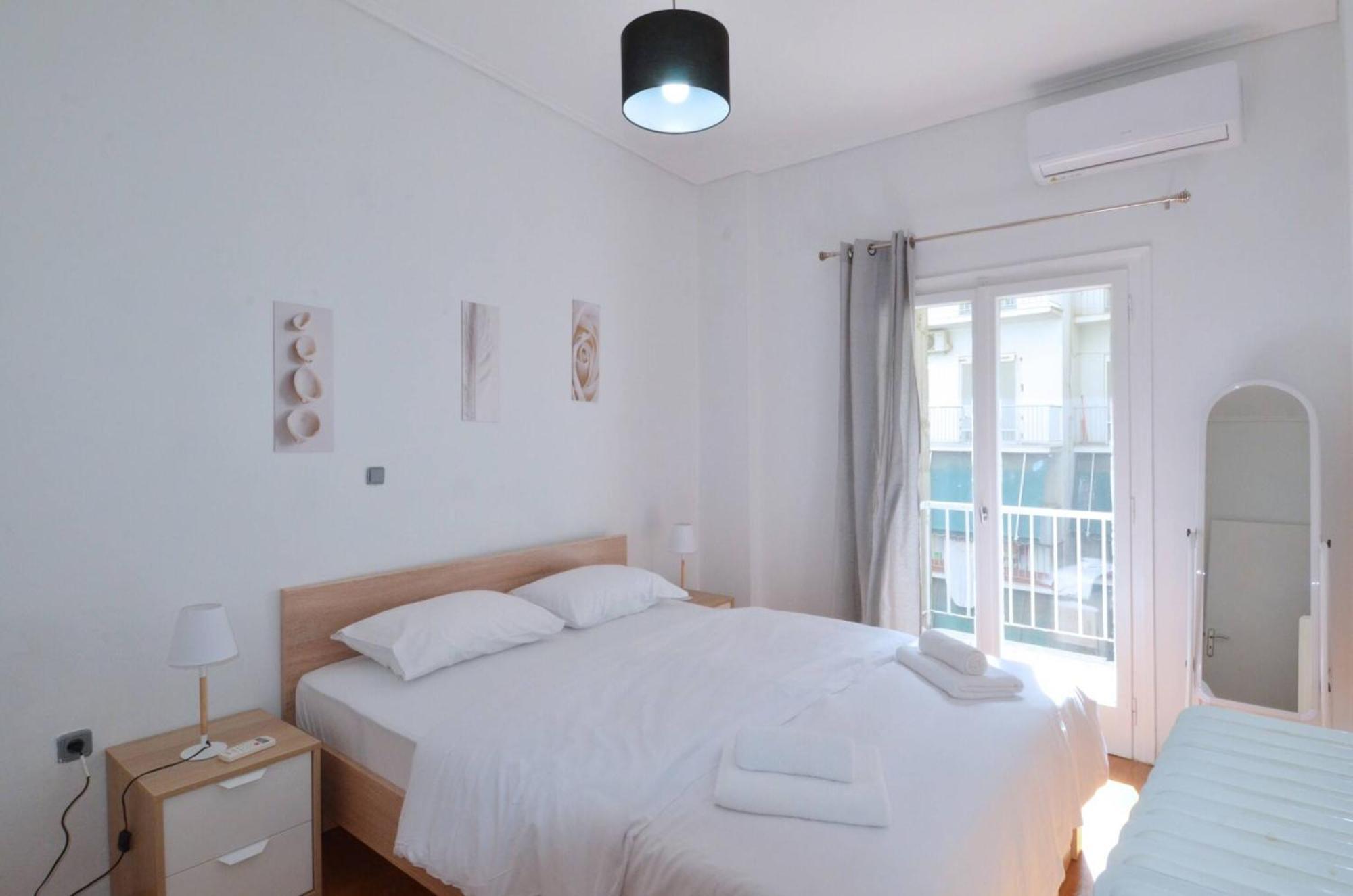 A Cozy Minimal Apartment At Koukaki, Dimitrako... Athén Kültér fotó