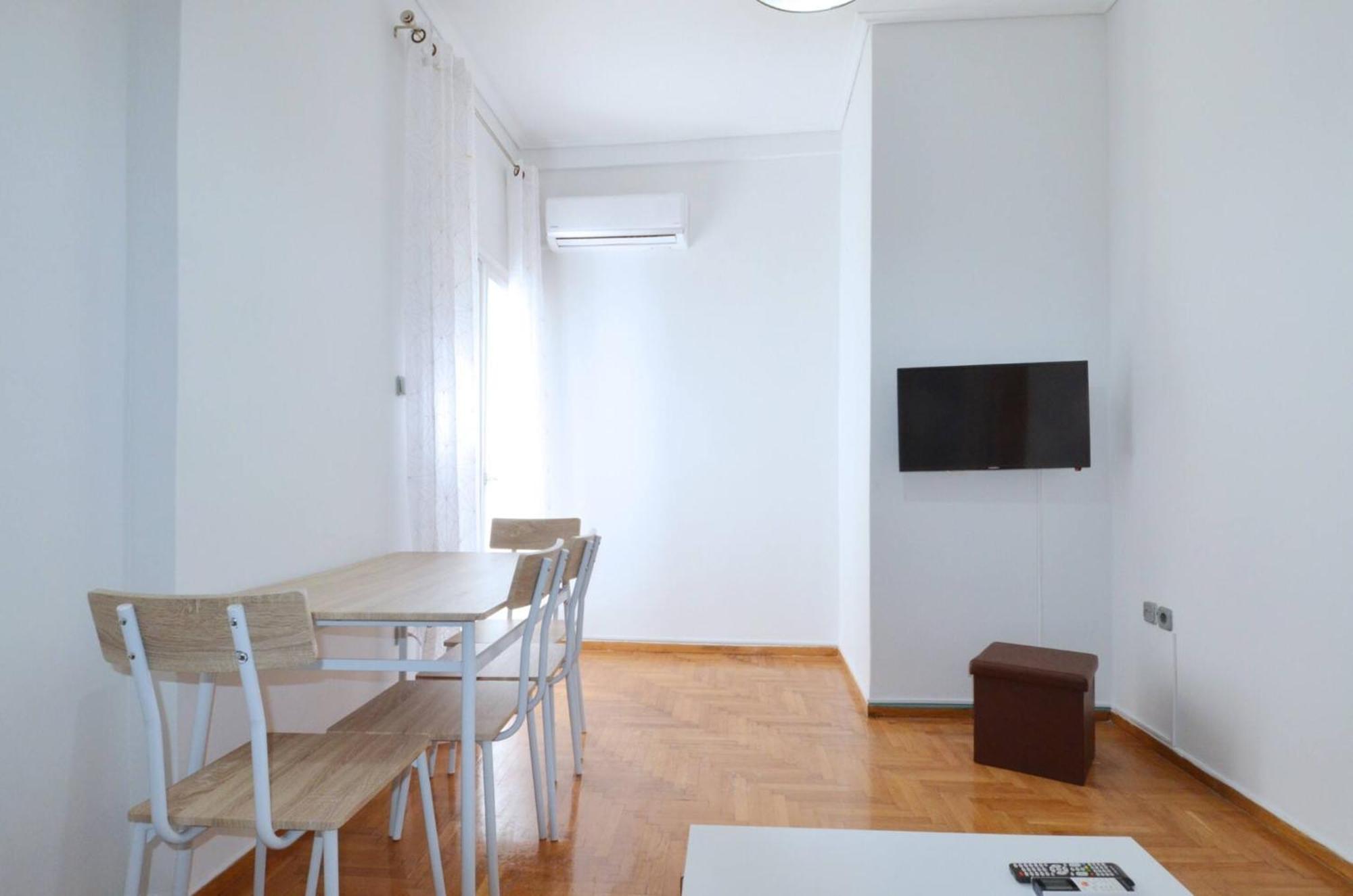 A Cozy Minimal Apartment At Koukaki, Dimitrako... Athén Kültér fotó